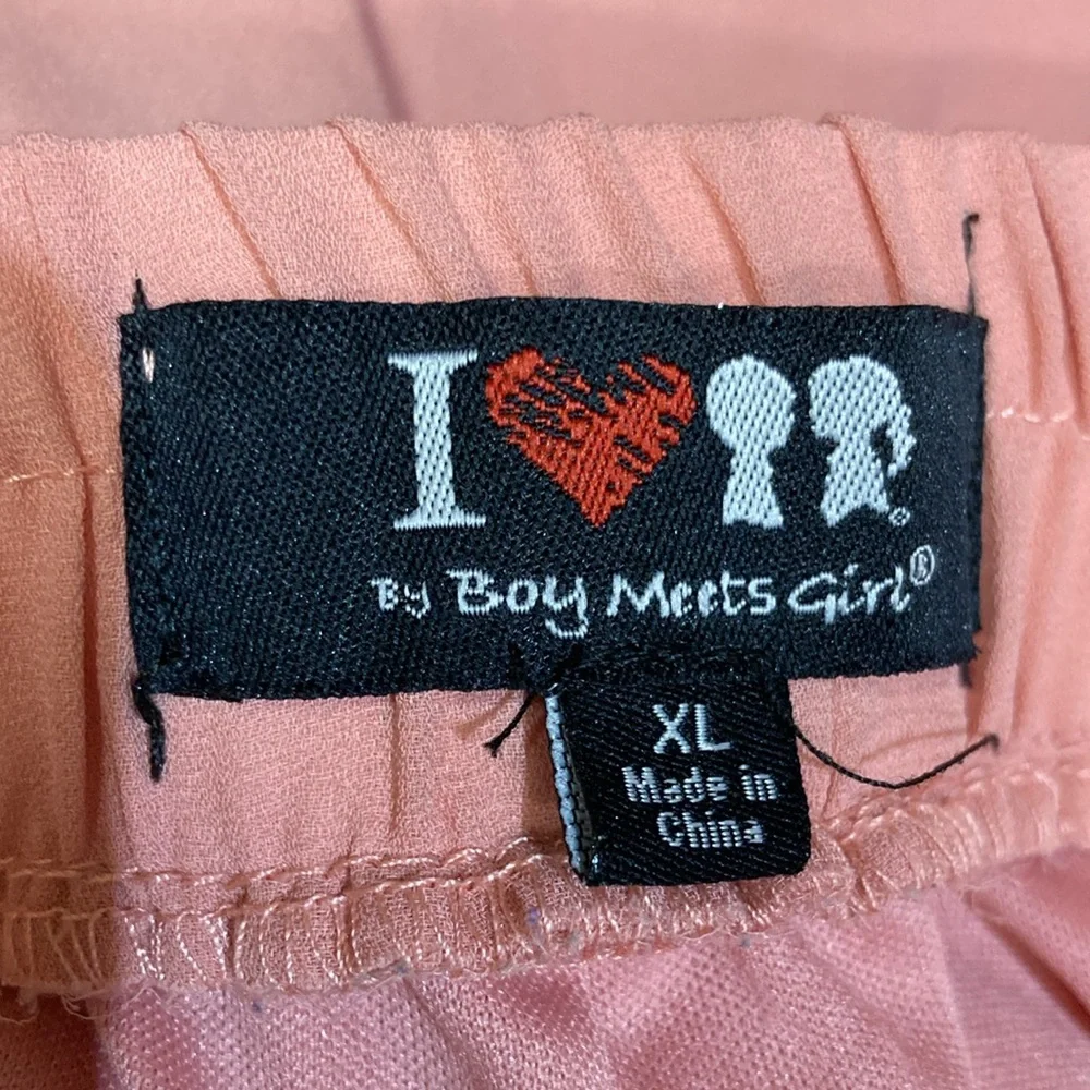 Boy Meets Girl Ruffle Shorts - Picture 5 of 6